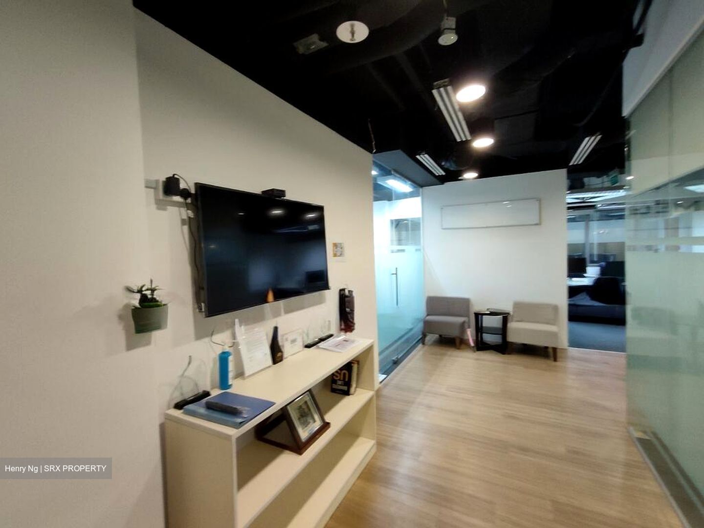 Robinson 112 (D1), Office #510067431